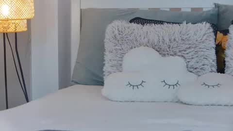 evareyss online show from February 18, 2025, 8:27 am