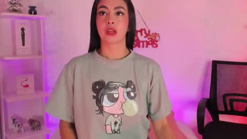 Snapshot of evaritz__ chatting on November 14, 2025, 11:24 pm EVARITZ online show from November 14, 2025, 11:24 pm