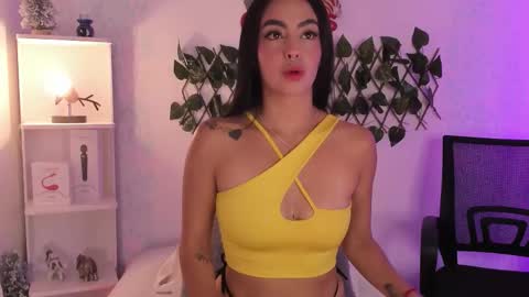 Snapshot of evaritz__ chatting on November 23, 2025, 2:33 am EVARITZ online show from November 23, 2025, 2:33 am