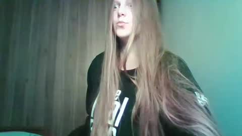 evasapples2026 online show from February 3, 2026, 6:46 pm