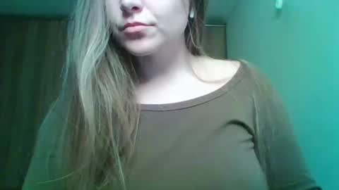 evasapples2026 online show from March 14, 2026, 11:54 pm