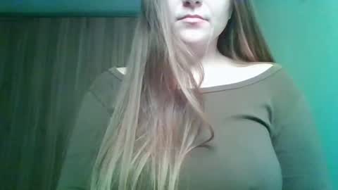 evasapples2026 online show from March 22, 2026, 9:40 pm