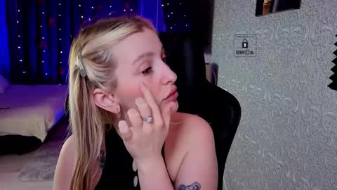 Snapshot of evavibe chatting on February 9, 2026, 6:12 pm evavibe online show from February 9, 2026, 6:12 pm