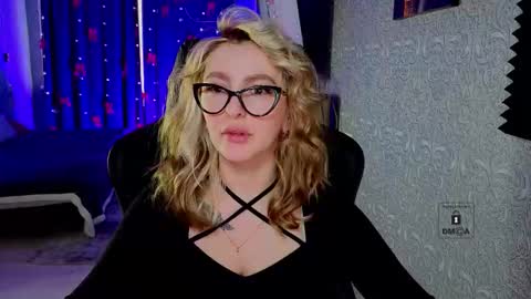 Snapshot of evavibe chatting on February 28, 2026, 5:19 am evavibe online show from February 28, 2026, 5:19 am