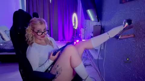 evavibe online show from April 15, 2026, 7:04 am