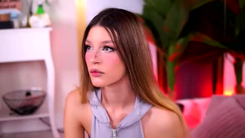 Snapshot of evawarenn chatting on October 23, 2025, 10:25 am Carolina online show from October 23, 2025, 10:25 am