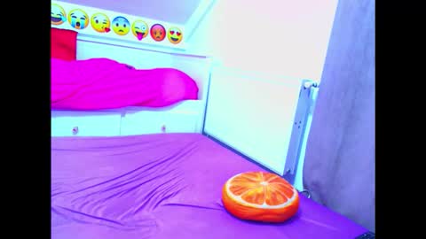 EVEANDMAX online show from October 20, 2025, 8:09 pm