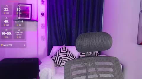 Evee online show from December 3, 2025, 6:50 pm