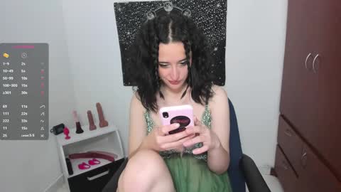 Snapshot of evee_uwu chatting on January 4, 2025, 7:34 pm Eve Jane online show from January 4, 2025, 7:34 pm