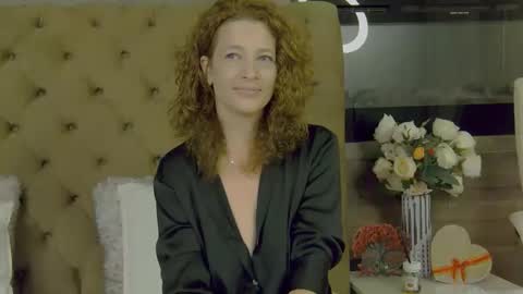 EveHamilton online show from September 17, 2025, 6:20 pm