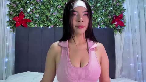 evelin888 online show from November 22, 2025, 11:04 pm