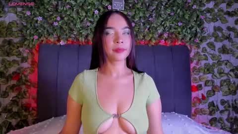 E V E L I N online show from September 28, 2025, 9:53 pm
