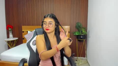 BELLA online show from March 8, 2025, 12:20 pm