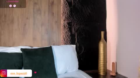 E V E L I N online show from February 6, 2026, 2:38 am