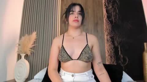 E V E L I N online show from February 15, 2026, 11:41 am