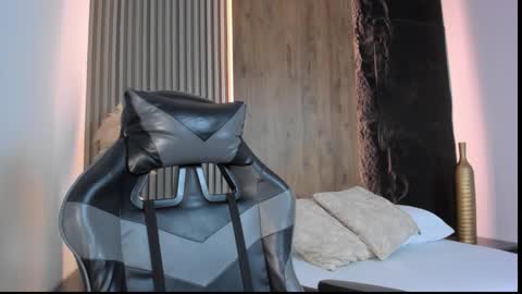 E V E L I N online show from February 24, 2026, 2:20 am