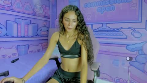 Snapshot of evelin_shy chatting on December 24, 2024, 7:17 am Evelin online show from December 24, 2024, 7:17 am