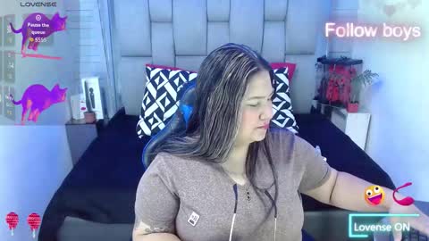 evelin zaens online show from November 17, 2025, 4:18 am