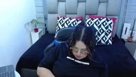 evelin zaens online show from March 10, 2026, 5:01 am