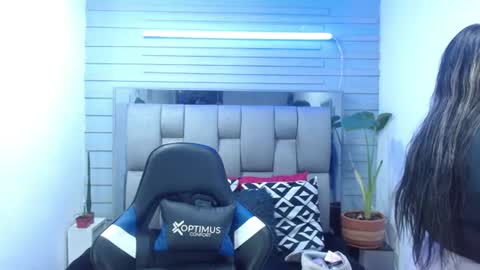 Snapshot of evelin_zaens chatting on June 17, 2026, 4:37 am evelin zaens online show from June 17, 2026, 4:37 am
