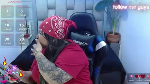Snapshot of evelin_zaens chatting on June 21, 2026, 8:11 pm evelin zaens online show from June 21, 2026, 8:11 pm