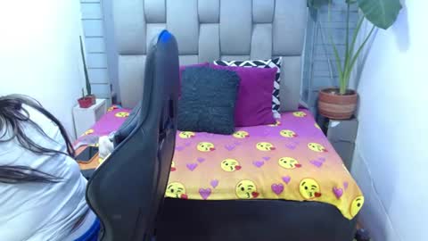Snapshot of evelin_zaens chatting on July 14, 2026, 4:06 am evelin zaens online show from July 14, 2026, 4:06 am