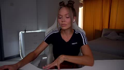 Evelina online show from June 12, 2026, 11:42 am