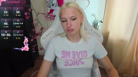 Snapshot of evelinalu chatting on July 16, 2026, 1:11 am Evelina online show from July 16, 2026, 1:11 am