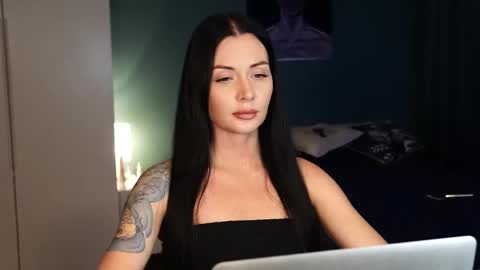 Snapshot of evelingoddess chatting on October 21, 2025, 9:48 pm your Love online show from October 21, 2025, 9:48 pm