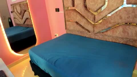 evelyn_lovv online show from February 25, 2026, 3:16 am