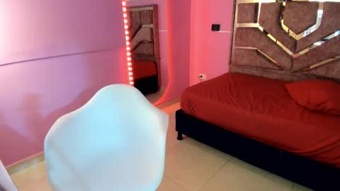 evelyn_lovv online show from March 6, 2026, 3:25 am