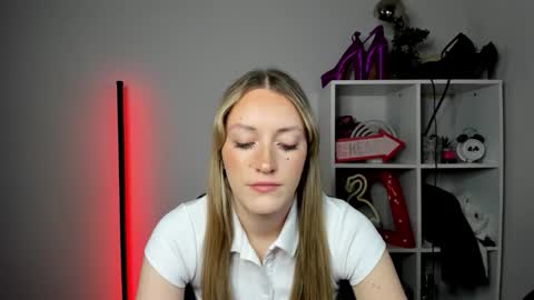 Snapshot of evelynblond chatting on April 23, 2026, 12:29 pm evelynblond online show from April 23, 2026, 12:29 pm