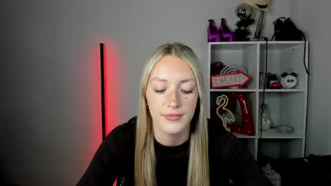 evelynblond online show from June 26, 2026, 12:53 pm