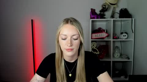 evelynblond online show from June 30, 2026, 12:39 pm