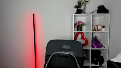 evelynblond online show from July 9, 2026, 12:53 pm