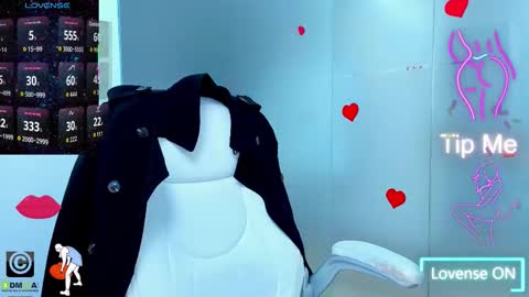 evelyne_rose online show from December 2, 2025, 5:57 am