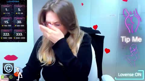 evelyne_rose online show from March 19, 2026, 6:17 am