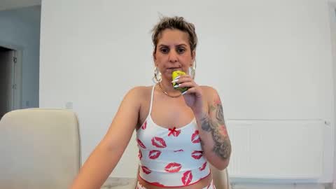 evelynevyyy online show from March 18, 2026, 7:00 am