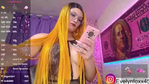 Snapshot of evelynfox_xx chatting on January 8, 2025, 2:57 am evelyn Foxx new account online show from January 8, 2025, 2:57 am