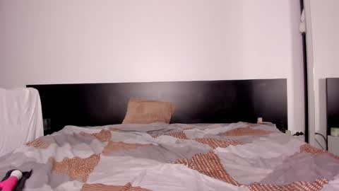 Evelyne online show from October 17, 2025, 9:50 pm