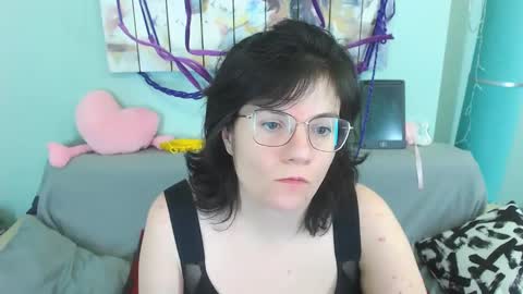 Everly online show from December 17, 2024, 4:53 pm