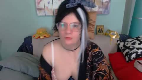 Everly online show from October 21, 2025, 4:51 pm