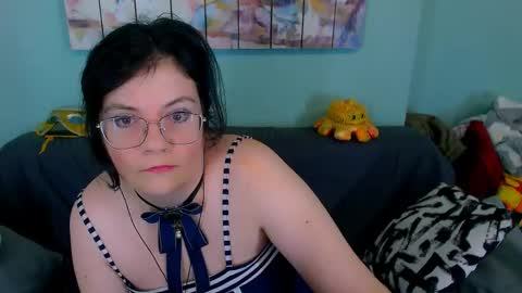 Everly online show from April 17, 2026, 7:33 am