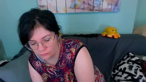 Snapshot of everly_rays chatting on May 16, 2026, 8:44 am Everly online show from May 16, 2026, 8:44 am