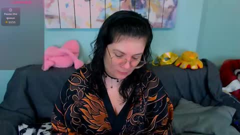 Snapshot of everly_rays chatting on May 31, 2026, 12:45 pm Everly online show from May 31, 2026, 12:45 pm