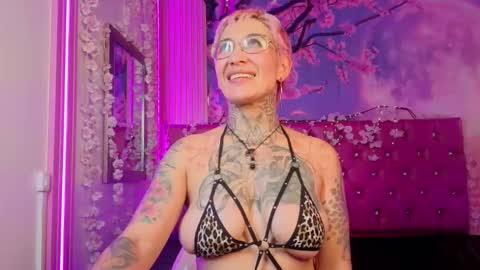 everlyn_sexx online show from March 9, 2026, 8:51 am