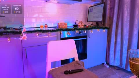 Snapshot of evestone_ chatting on January 7, 2025, 4:29 am      Help me us to make 55 thumbs up  online show from January 7, 2025, 4:29 am