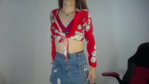 Evi online show from February 7, 2025, 7:49 pm