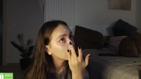 evi_woow online show from October 25, 2025, 6:43 am