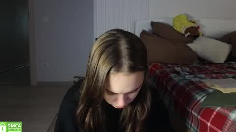 evi_woow online show from November 18, 2025, 6:01 pm